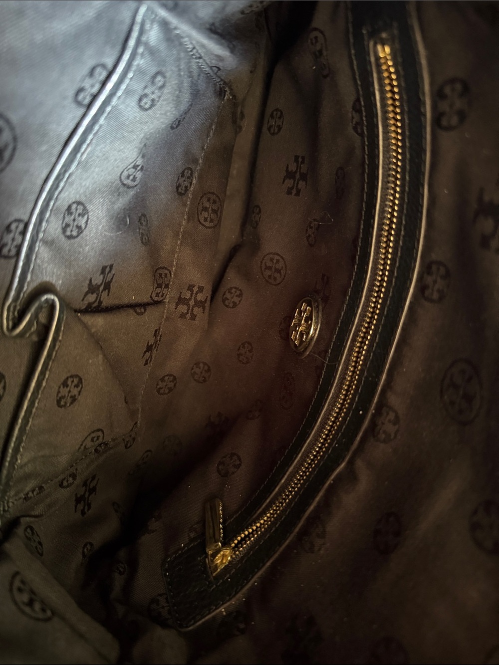 Tory Burch Black Pebbled Leather Shoulder Bag with Logo Flap - Picture 6 of 8